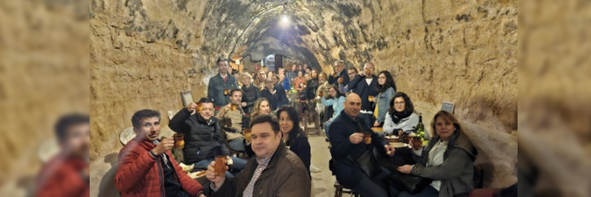 Foto de grupo en bodega