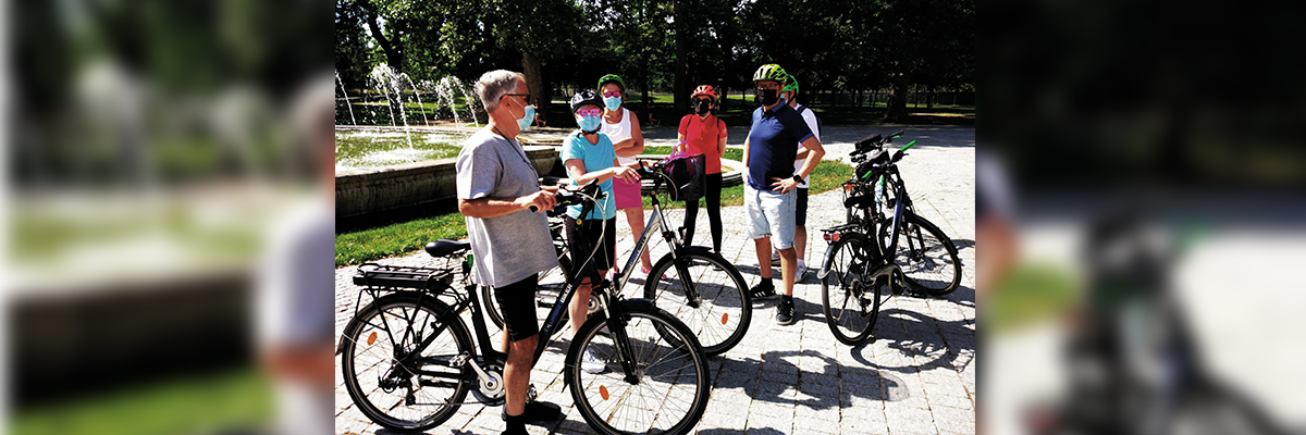 Asociados de Alumni+ en un recorrido en bicicleta por los parques de Madrid