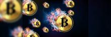 La imagen captura la naturaleza volátil y dinámica de Bitcoin, representada por monedas doradas con el símbolo de Bitcoin, envueltas en llamas azules y naranjas