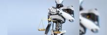 Robot IA sosteniendo la blanza de la justicia