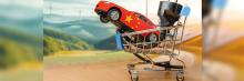 Coche de juguete con bandera de China dentro de un carrito de la compra sobre un fondo borroso de paisaje