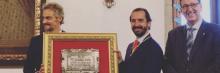 Arturo recibe la Medalla de Oro a la Excelencia Educativa